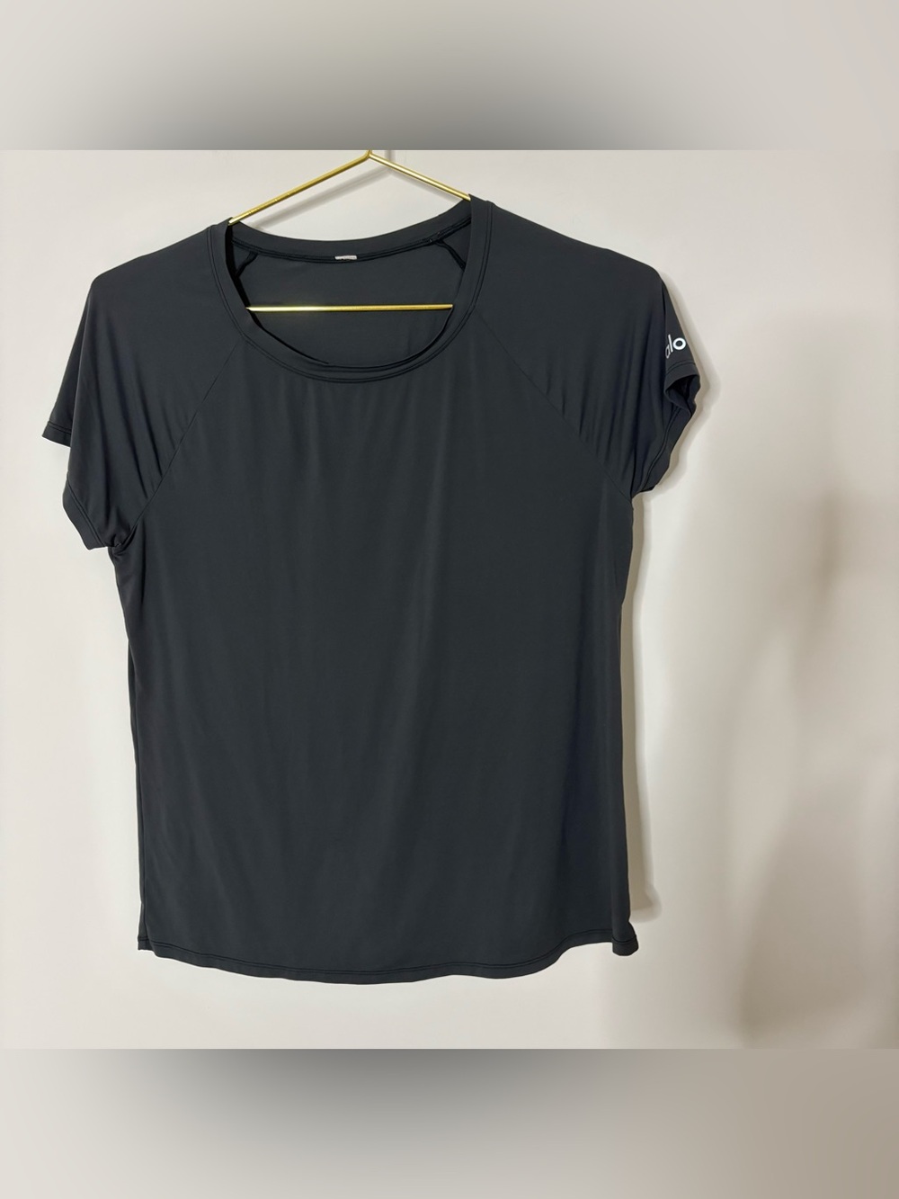 Alo Yoga silky lightweight dark grey tee - Picture 1 of 3